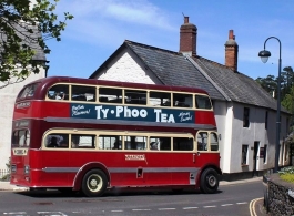 Vintage wedding bus hire in Stow on the Wold